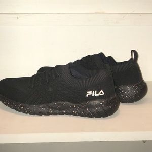 Women’s Fila’s tennis shoe.